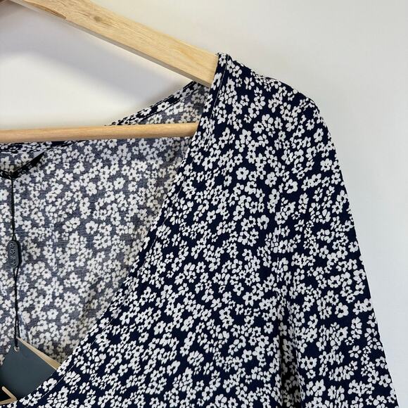 COZY Blue And White Floral V Neck Shift Dress Womens Size Large NWT Lightweight - Picture 3 of 15